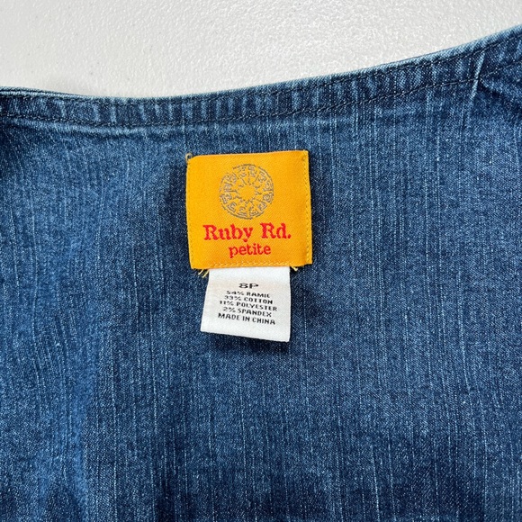 Ruby Rd. Classic Blue Denim Jacket, long sleeved, zipper front, size 8P woman - Picture 3 of 12